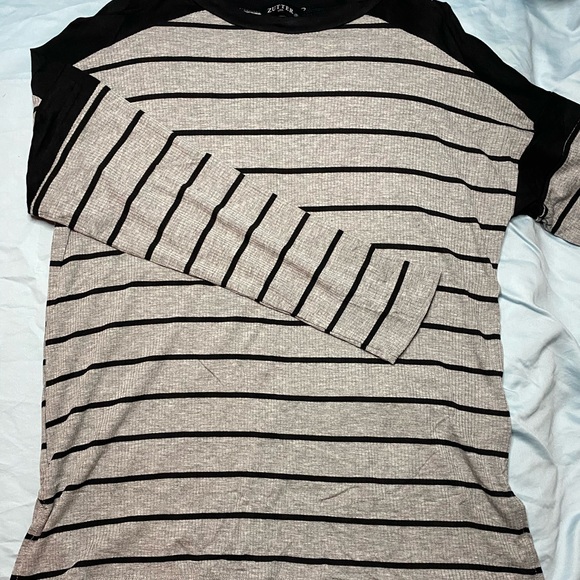 🍍🍍New !! Zutter Gray and Black Stripe shirt - Picture 2 of 2